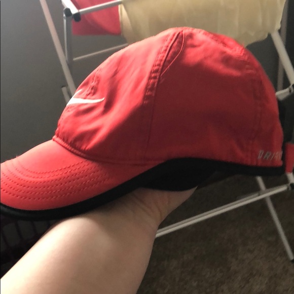 🔴Nike Feathrlight Dri-Fit Hat🔴 make me an offer! - Picture 2 of 4